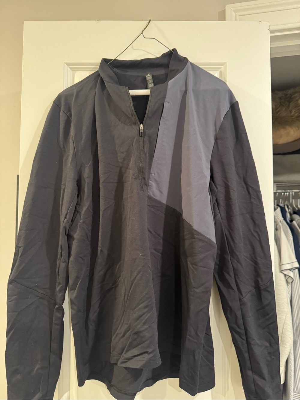 lululemon athletica Men's Lightweight Quarter-Zip in Dark Gray & Slate Blue